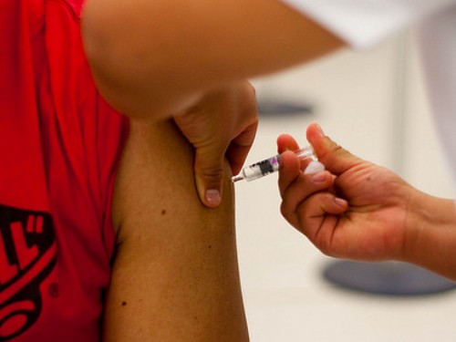 Mayores de edad de Alicante a vacunarse contra la gripe